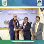 CEO Mr. Saeed Sarparah presented the cultural souvenirs of Balochistan to the finnish delegation & encouraged the Finland-Pakistan Business Council to invest in Balochistan
